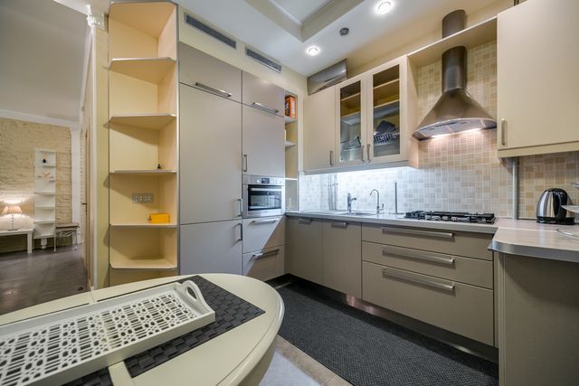 Small kitchen colors change how big a room feels — see which warm neutrals, light shades, and accent colors open up a tight footprint fast today.